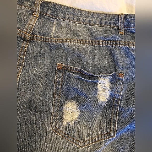 BooHoo Denim Shorts - Size US16 - Picture 7 of 7